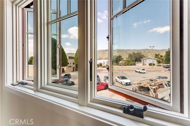 Building Photo - 117 N Vista Bonita Ave