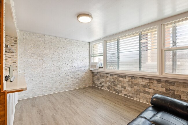 Building Photo - 2 Bed / 1 Bath 1 Parking , Community Pool , Electricity, Water, Sewer & Gas Included, Secured Bui...