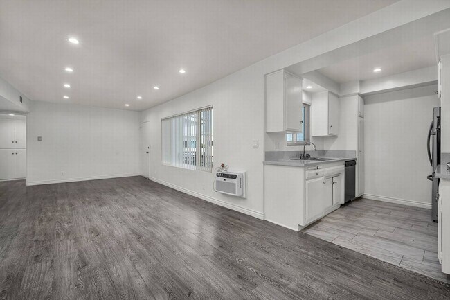 Building Photo - North of Sunset, Large 1 bed unit