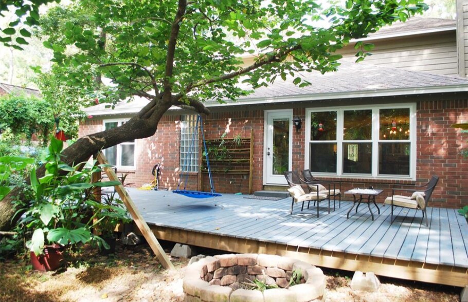 Oversized deck - relax in your backyard oasis with beautiful tree canopy - 2 Arnica Ct