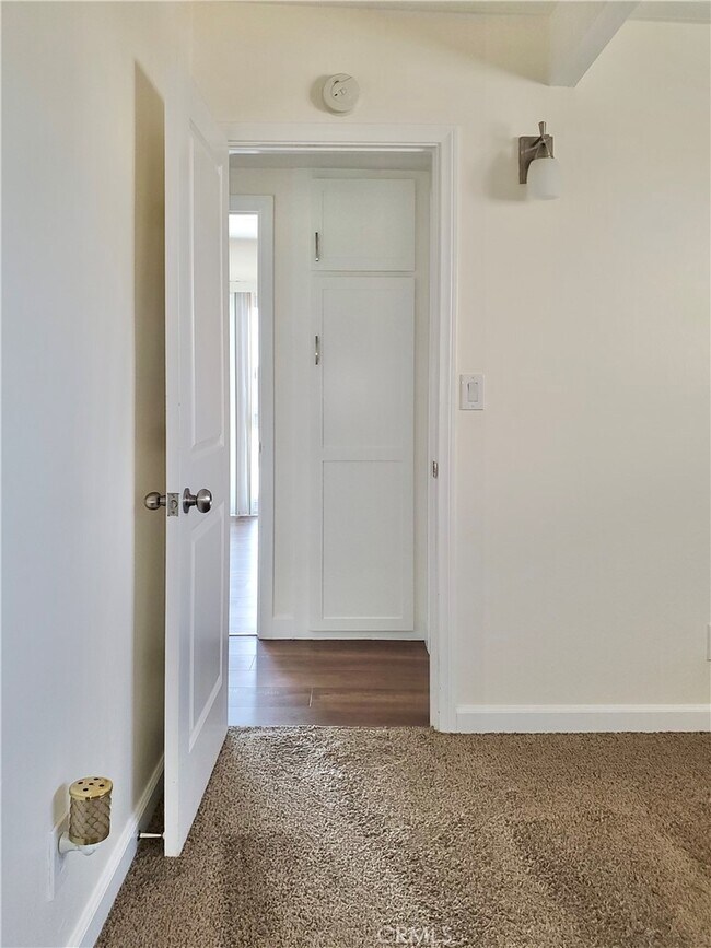 Building Photo - 25081 La Cresta Dr