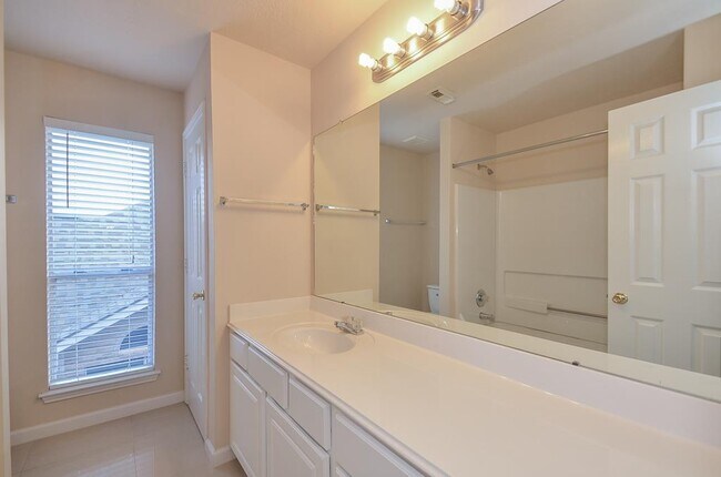 Building Photo - 2135 Brinton Oaks Ct