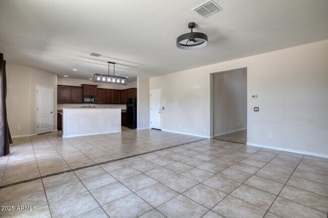 Building Photo - 24633 W Sheraton Ln