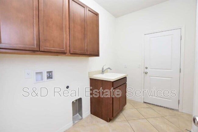 Building Photo - 8862 Conway Rd