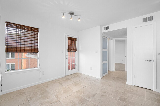 Building Photo - 1345 Crystal Way