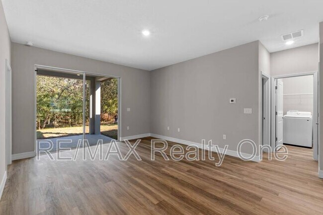 Building Photo - 457 E Panama Dr
