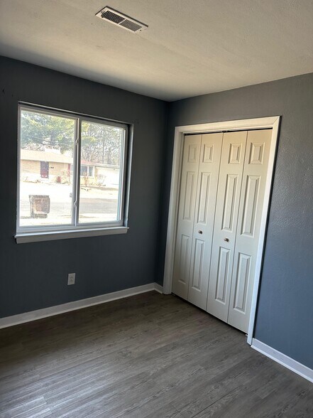 Building Photo - 4015 N Laramie St