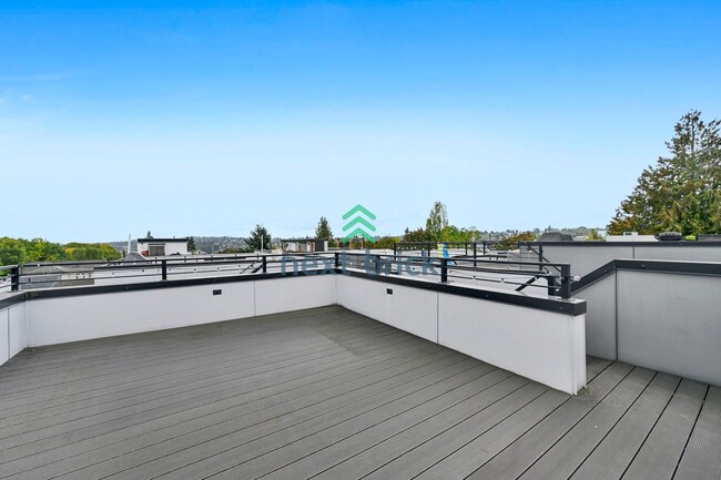 Building Photo - A beautiful 3 bed and 2 bathroom house for...