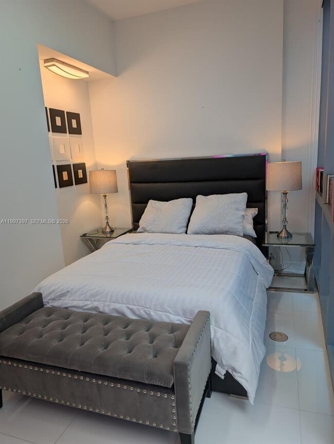 Building Photo - 851 NE 1st Ave