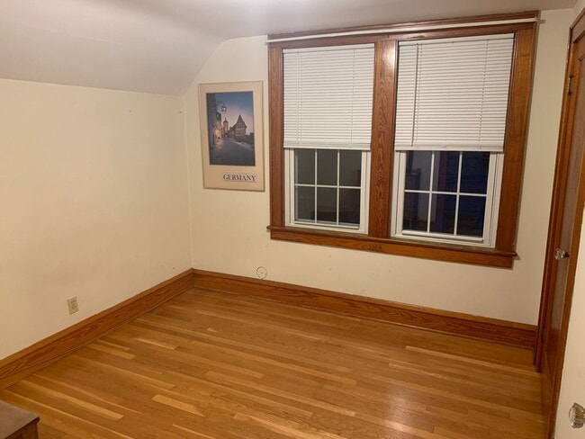 Building Photo - 3 Dion St