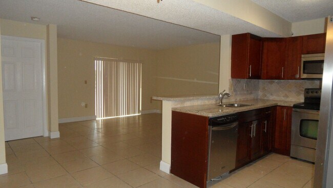 Building Photo - 2-Bed, 2-Bath Apartment with Balcony. Read...