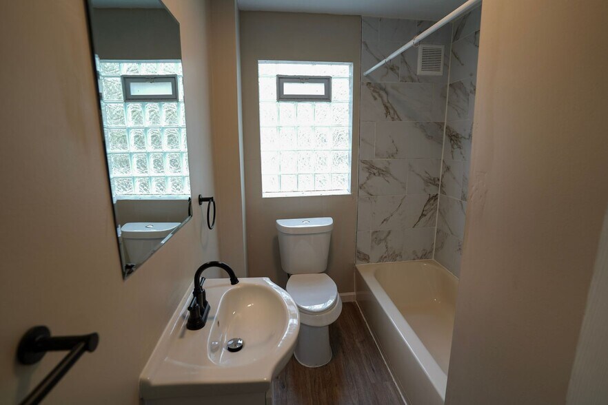 Building Photo - 12078 N Martindale St