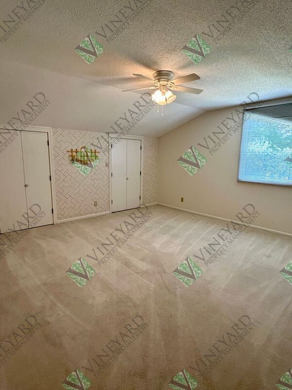 Building Photo - 115 Nesbit Ferry Pl