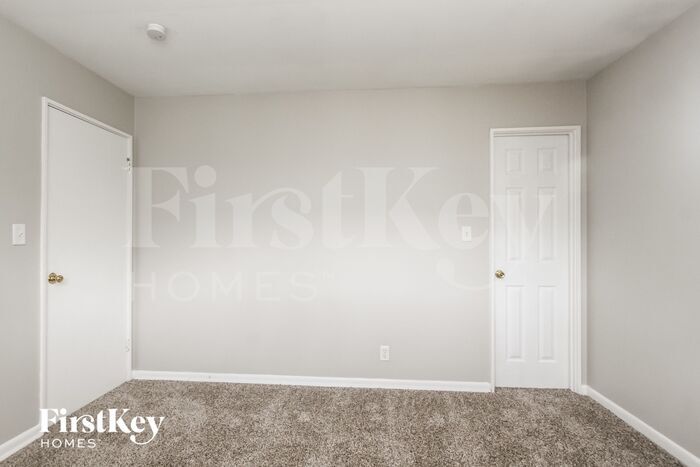 Building Photo - 4810 N Kenmore Rd