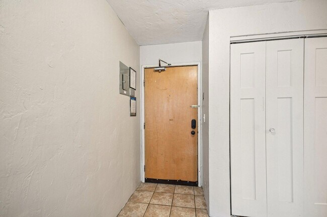 Building Photo - 2525 3rd Ave S