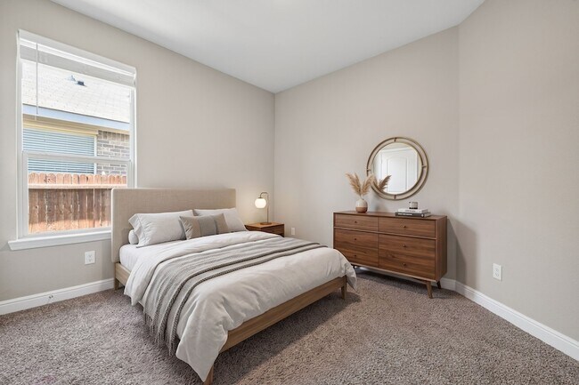 Building Photo - 841 Blackhorse Trl