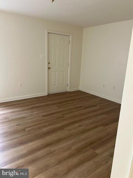 Building Photo - 601 Meadowbrook Dr