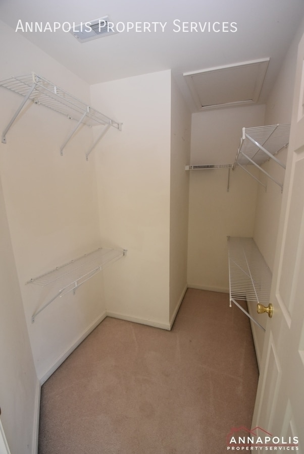 Building Photo - 2530 Running Wolf Trl