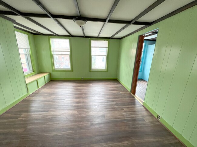 Building Photo - 27 Lexington St