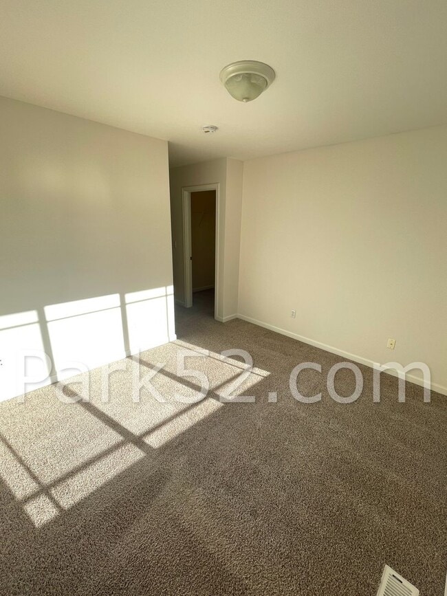 Building Photo - University Place Single Family in Gated Community