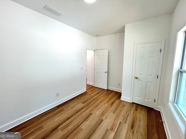 Building Photo - 204 Custer Cir