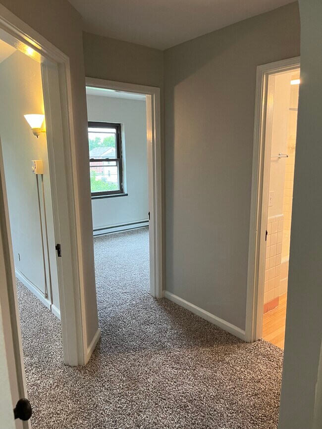 Building Photo - 539 Hadley Ave