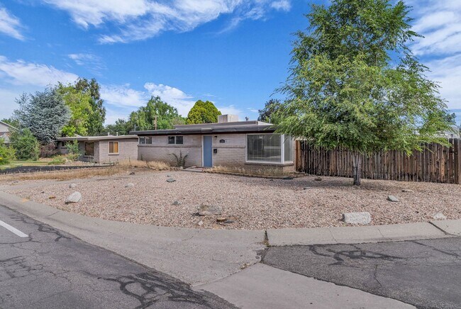 Building Photo - Cottonwood Heights