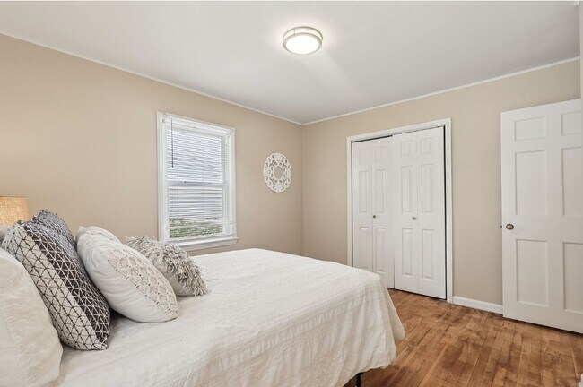 Building Photo - 446 Huntmere Dr