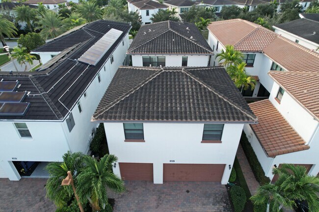 Building Photo - 2074 Dickens Terrace