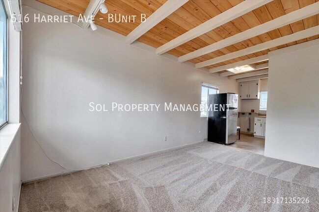 Building Photo - 516 Harriet Ave