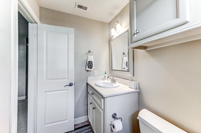 Building Photo - 1325 W 24th St