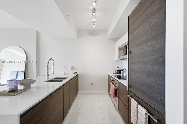 Building Photo - 301 Altara Ave