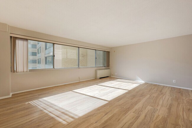 Building Photo - Sunny Renovated Studio w/Utilities Include...
