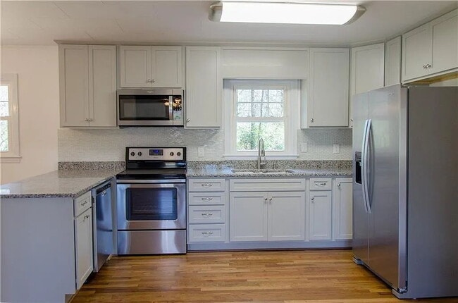 Building Photo - 3 Bedroom Renovated Ranch Style Home in Seneca - REDUCED