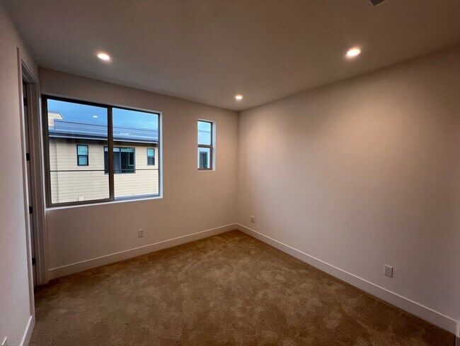 Building Photo - 15309 McCobb Dr