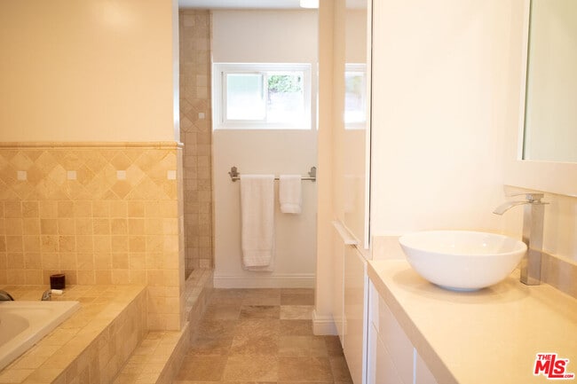 Building Photo - 3063 Deep Canyon Dr