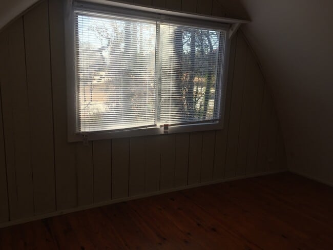 Building Photo - Unique & Affordable 2 Bedroom on Eastside ...