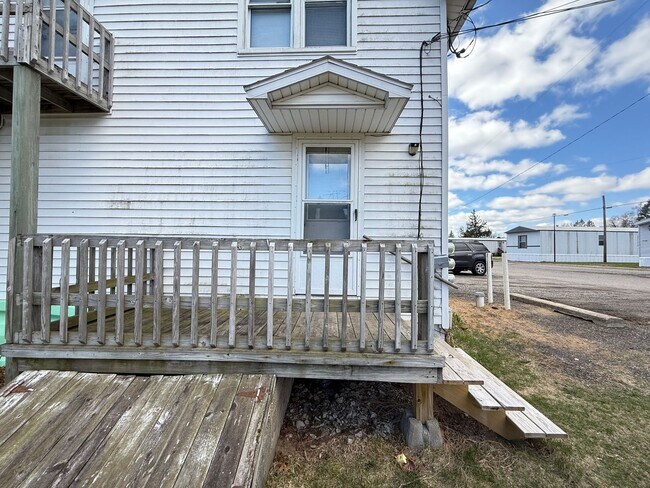 Building Photo - 5680 Park Dr