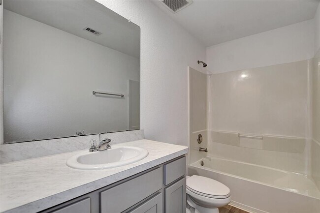 Building Photo - 1518 Carmona Ct