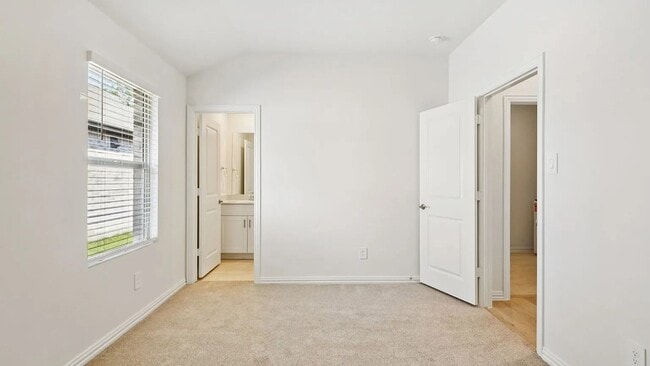 Building Photo - 710 Edgehurst Dr