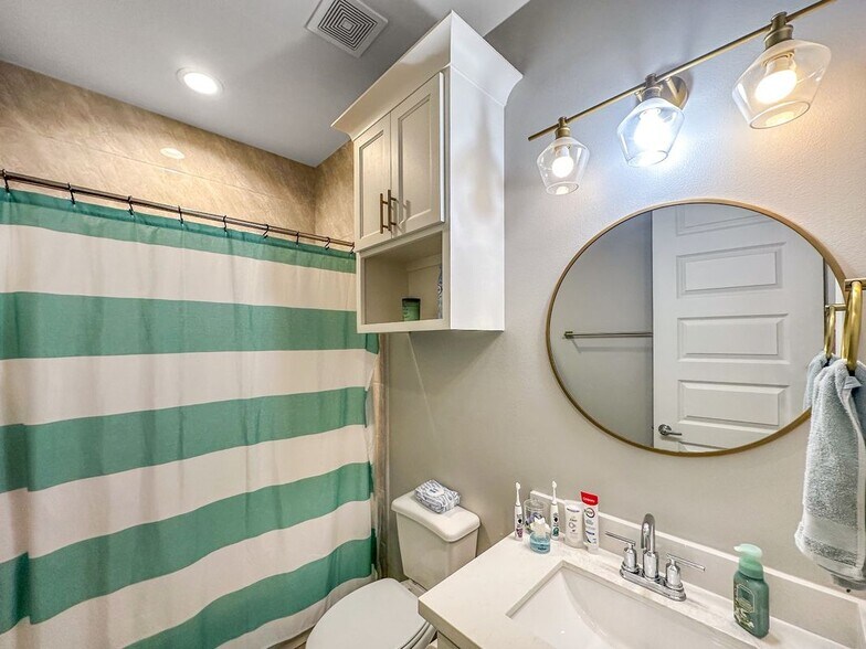 Building Photo - 4005 Water Lily Ave