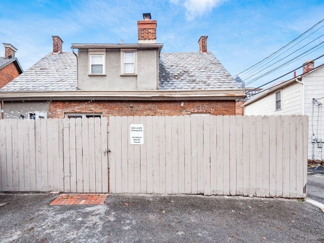 Building Photo - 506 S Lazelle St