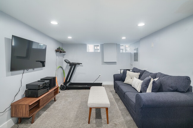 Building Photo - 2223 Taggert St