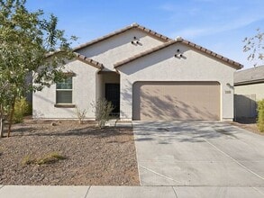 Building Photo - Spacious 4 Bedroom, 3 Bathroom home in Litchfield Park!