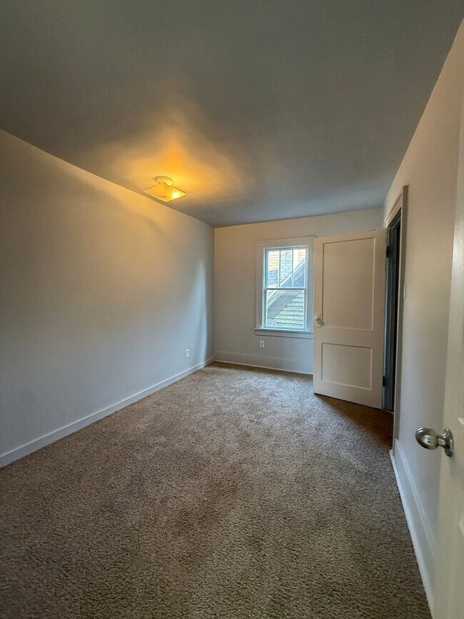 Building Photo - Beautiful 4/2 Home