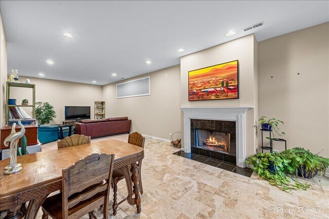 Building Photo - 1753 N Artesian Ave