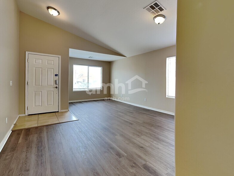 Building Photo - 45611 W Tulip Ln