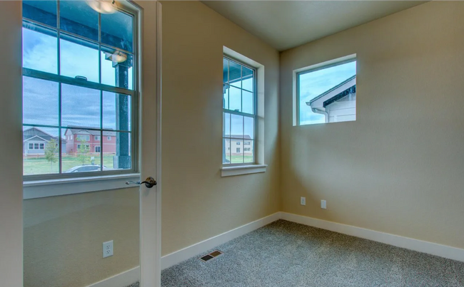 Building Photo - Gorgeous 4 Bed, 3.5 Bath Home | 3,100+ Sq ...