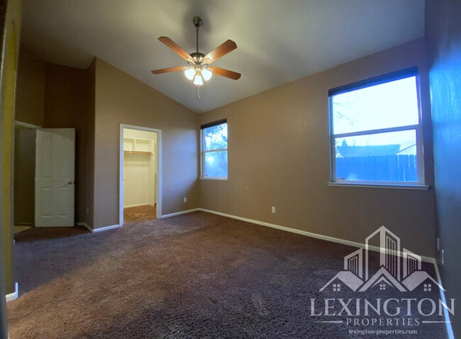Building Photo - Beautiful, Spacious, 3-Bed 2-Bath Home available in Roseville!