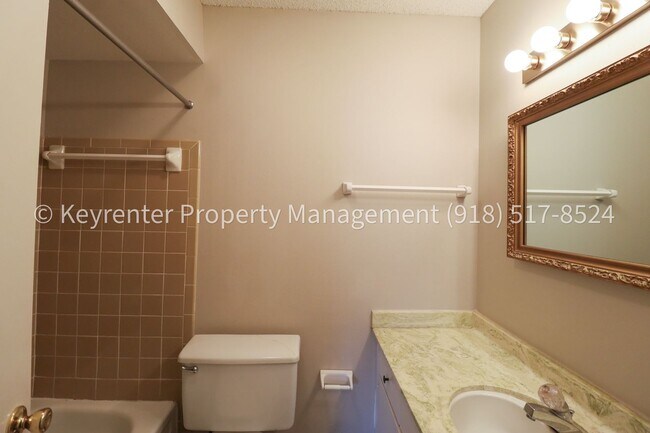 Building Photo - 6125 S Troost Ave